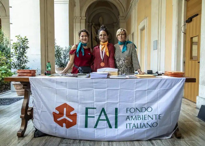 Banchetto di volontarie del FAI