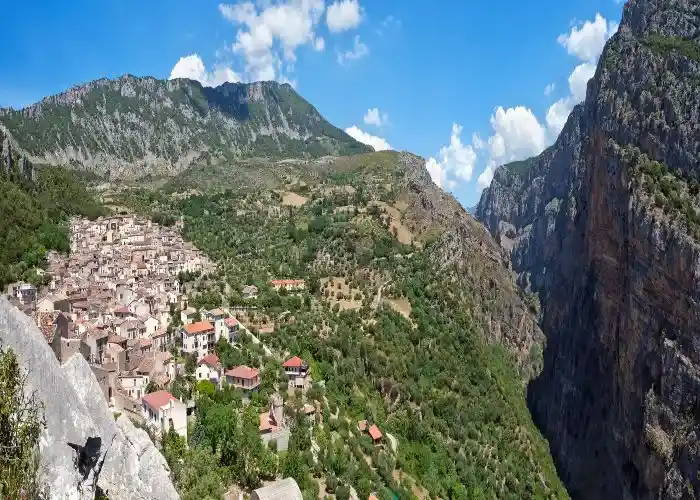 Il borgo di Civita e le Gole del Raganello
